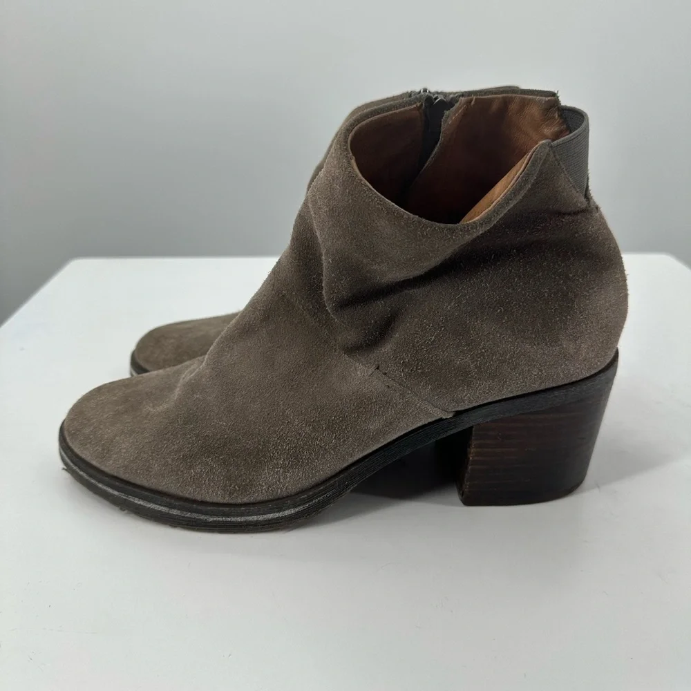 Gentle Souls Slouchy Booties Brown Suede Zipper Chunky Heel Womens 9